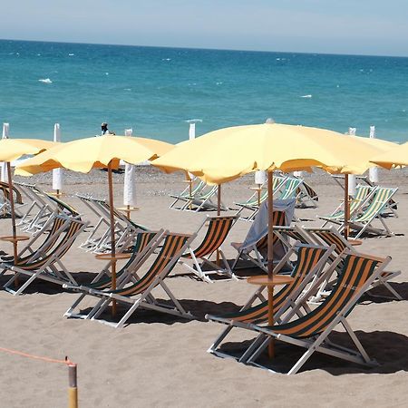 Camping Casa Di Caccia Marina Di Bibbona Bagian luar foto