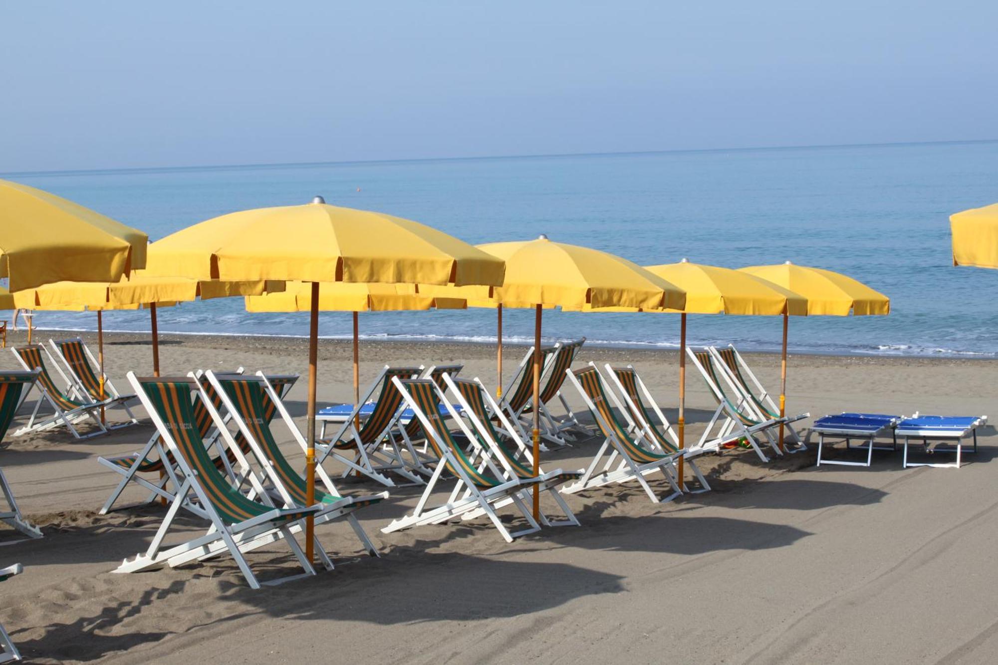 Camping Casa Di Caccia Marina Di Bibbona Bagian luar foto