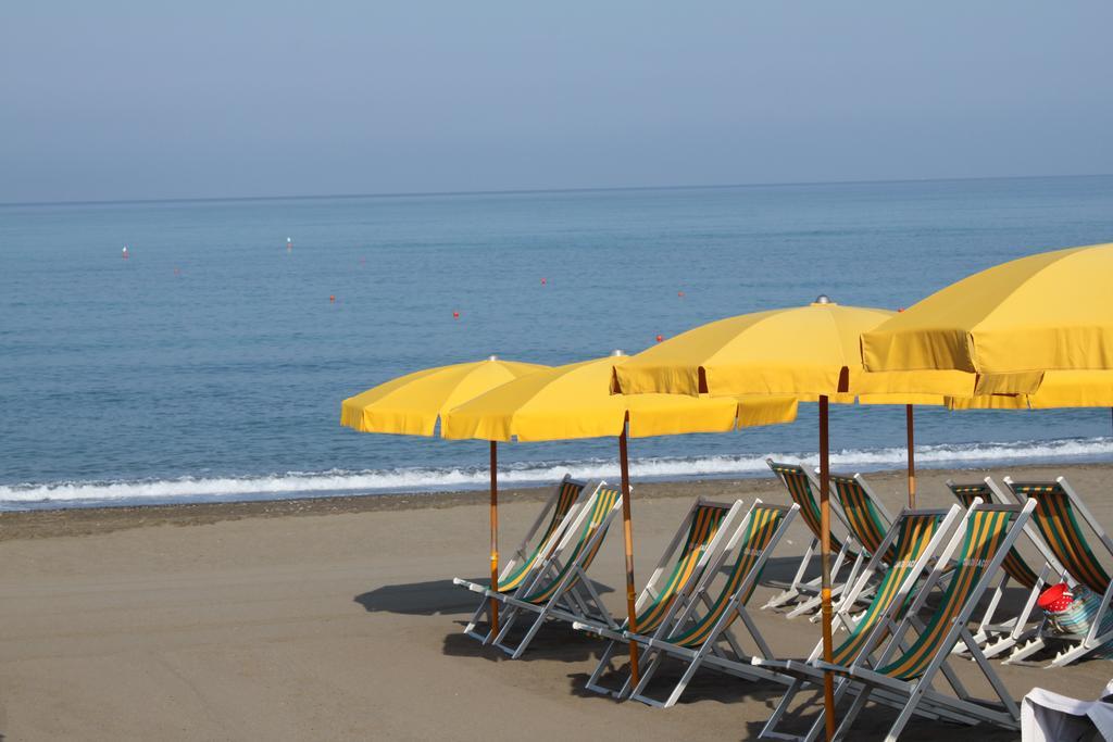 Camping Casa Di Caccia Marina Di Bibbona Bagian luar foto
