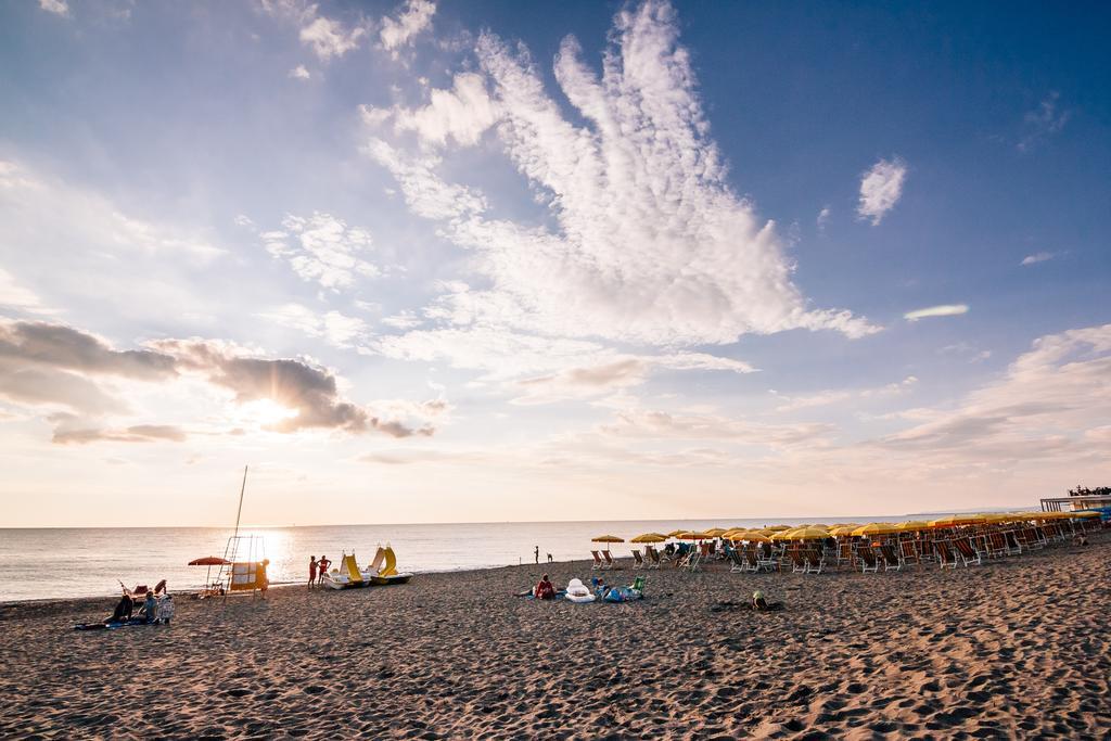 Camping Casa Di Caccia Marina Di Bibbona Bagian luar foto