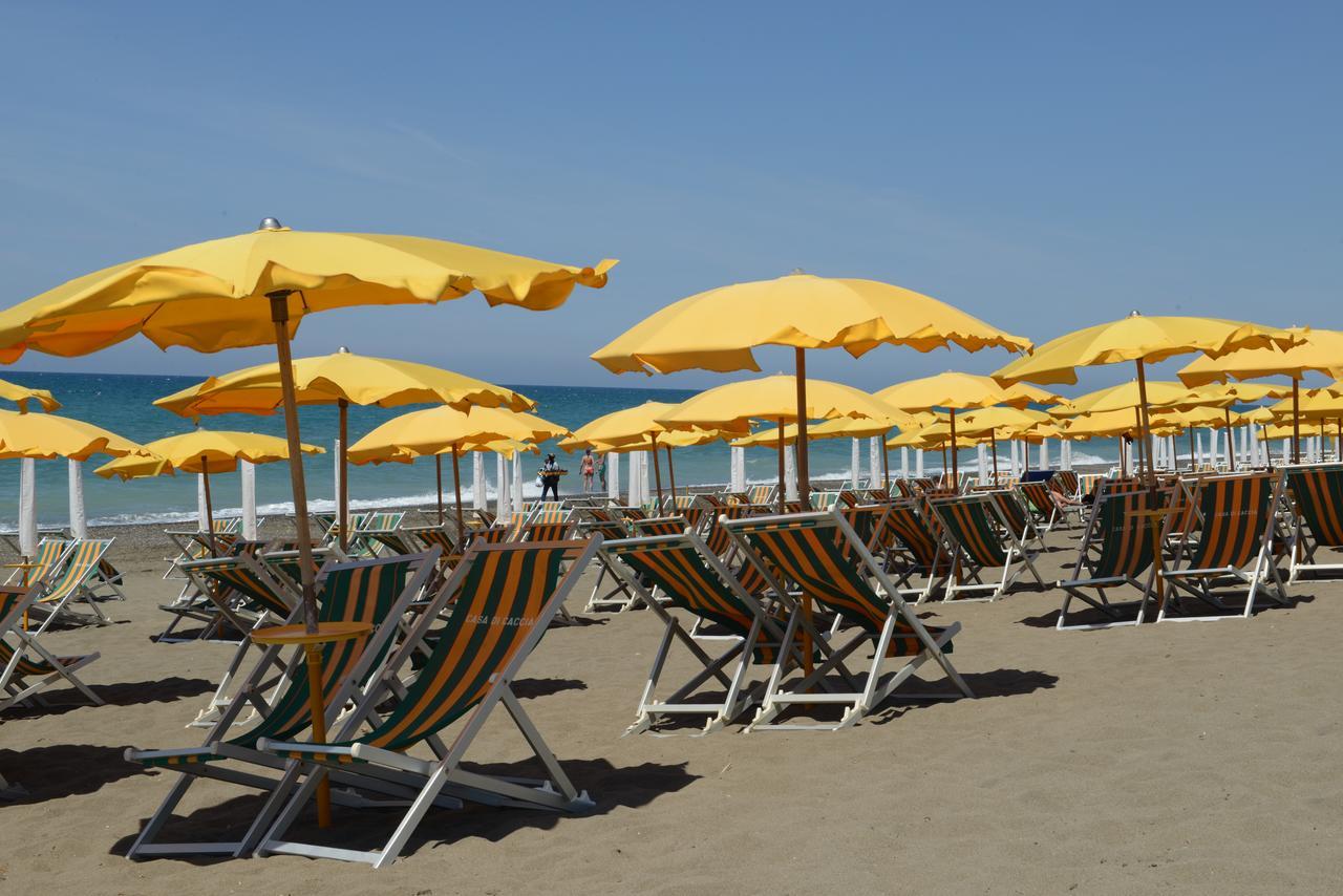 Camping Casa Di Caccia Marina Di Bibbona Bagian luar foto